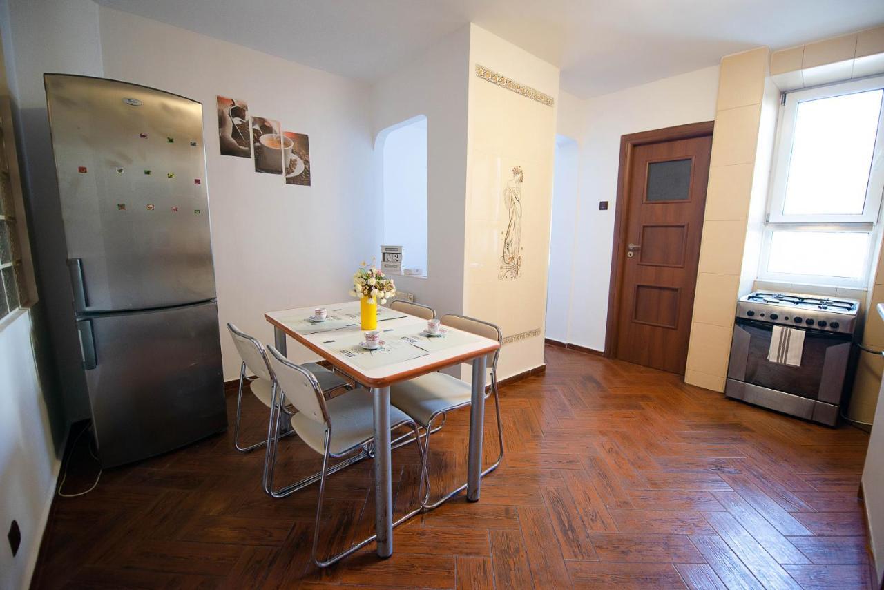 Stephanie Apartment-Centru Civic Brasov Bagian luar foto